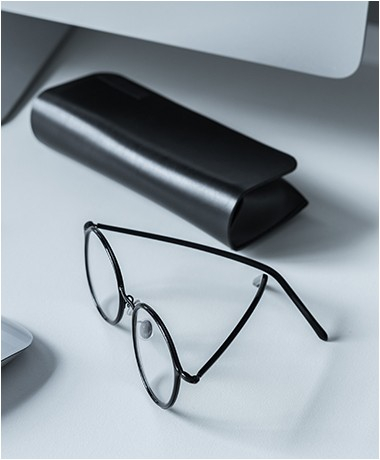 Etuis Rigides <p>22 moules diff&eacute;rents dans une gamme de diff&eacute;rents rev&ecirc;tements et couleurs assortis permettent une r&eacute;alisation unique de vos &eacute;tuis. Au del&agrave; d&rsquo;une communication &agrave; votre image, c&rsquo;est aussi le plaisir d&rsquo;offrir &agrave; vos clients les plus fid&egrave;les un cadeau utile et beau. Les tarifs indiqu&eacute;s comprennent un marquage soit int&eacute;rieur soit ext&eacute;rieur. Nous contacter pour le tarif d'un marquage int&eacute;rieur et ext&eacute;rieur.</p>
