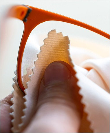 Microfibres <p>V&eacute;ritable microfibre qui permet un nettoyage de qualit&eacute; des verres et tout autres mat&eacute;riaux fragiles. Dans notre gamme il existe 3 qualit&eacute;s diff&eacute;rentes : L&rsquo;Eco, la Prestige, La Luxe . Il existe 3 tailles standard : 9*15, 15*15 et 16*12 (sur mesure nous consulter) et 22 couleurs en harmonie avec les rev&ecirc;tements d&rsquo;&eacute;tuis rigides et d&rsquo;&eacute;tuis souples. Composez votre logo ou importez votre visuel.</p>
